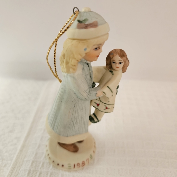 Holly Ornament 3 1/2" tall Porcelain Dated 1986From Jan Hagara - Picture 4 of 5